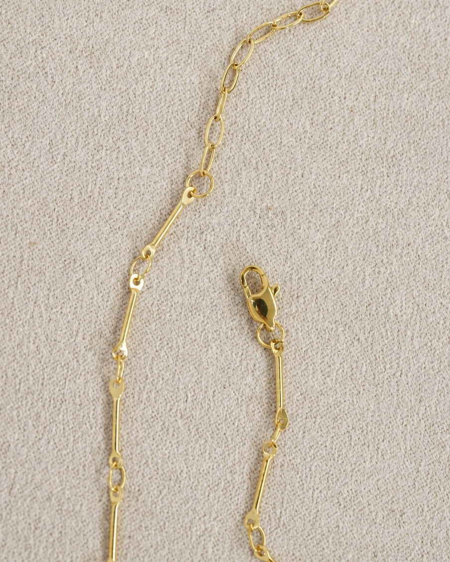 Bar link chain and lobster clasp closure detail