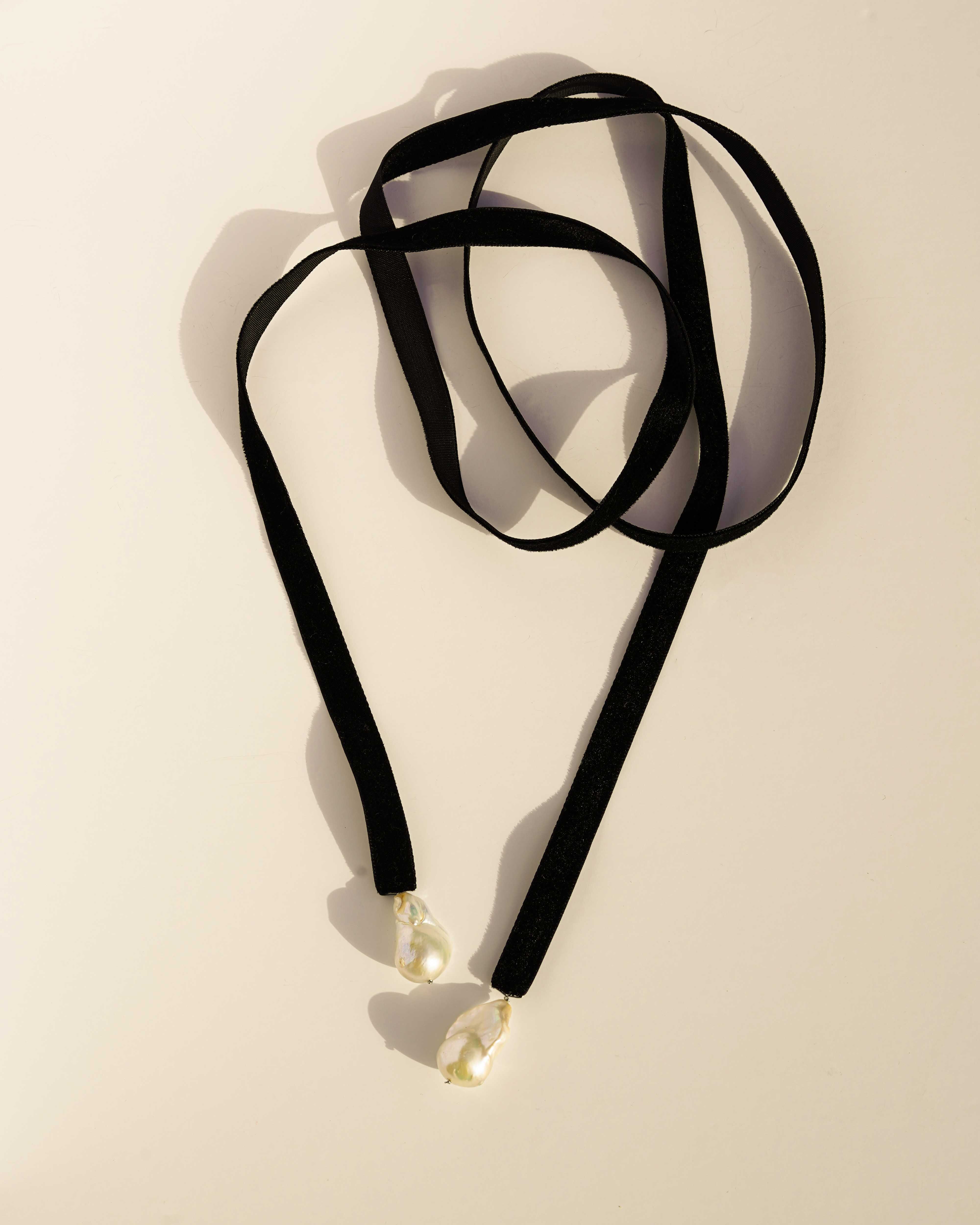 Bolo Bow Vegan Pearl Necklace