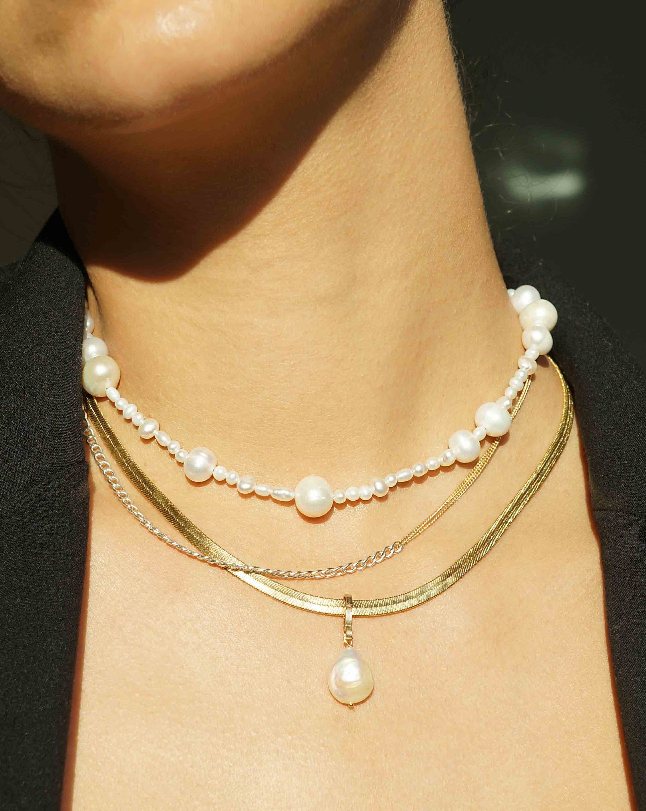 Sam Necklace by KOZAKH. A 16 inches long Herringbone chain necklace, crafted in 18K Gold bonded chain with anti-tarnish treatment, featuring a white tail coin Pearl.